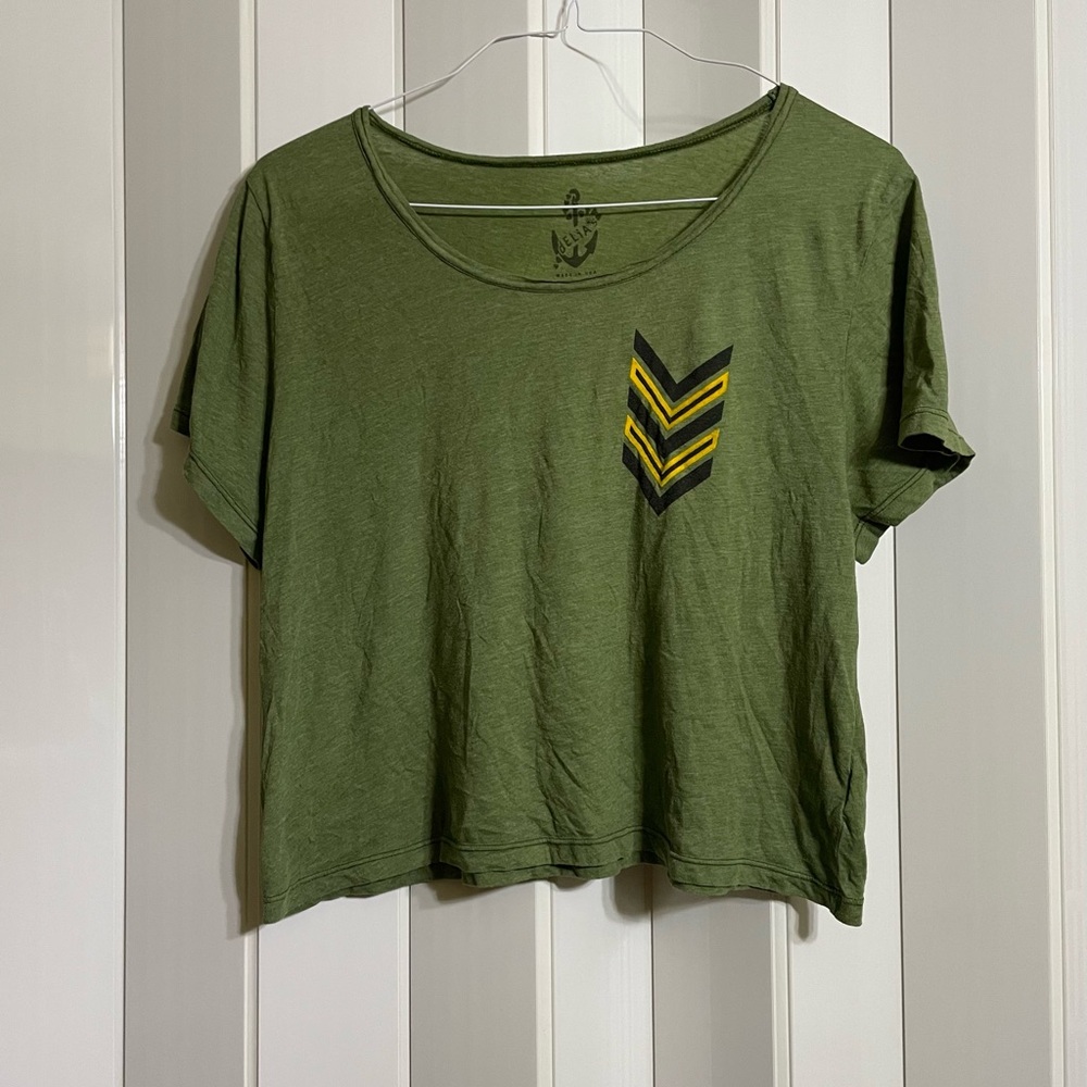 dELiA*s small Green top with chest emblem, good condition.